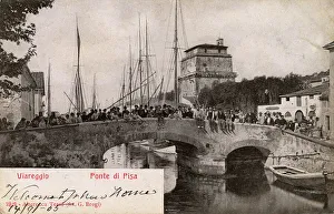 Italy - Viareggio - Townsfolk on Pisa Bridge (Ponte de Pisa) Italy - Viareggio - Townsfolk on Pisa Bridge (Ponte de Pisa)