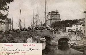 Torre Prints: Italy - Viareggio - Townsfolk on Pisa Bridge (Ponte de Pisa)