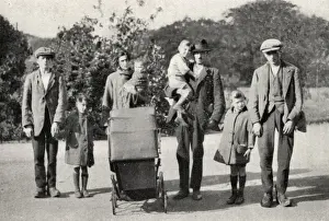 Pram Prints: Itinerant family on the road