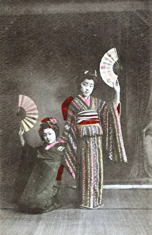 Fans Prints: Japan - Japanese Geisha Girls posing with fans
