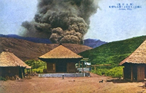 Images Dated 7th October 2015: Japan - Watching volcanic disturbance, Mount Aso