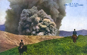 Images Dated 7th October 2015: Japan - Watching volcanic disturbance, Mount Aso