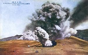 Images Dated 7th October 2015: Japan - Watching volcanic disturbance, Mount Aso
