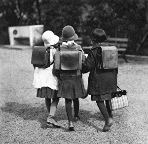 Bags Prints: Japan - Three young schoogirls