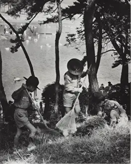 Tidying Prints: Japanese boy scouts on outdoor activity