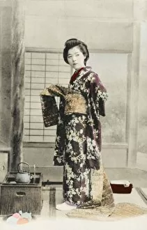 Kimono Gallery: Japanese Geisha girl getting dressed