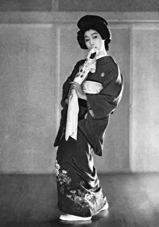 Posture Prints: A Japanese lady dances
