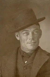 Jesse Prints: Jesse Linsley, a member of the Wild Bunch gang, head-and-sho