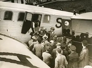 Junkers G24 (G23?), S-aA?. Unloading bullion to the ap?
