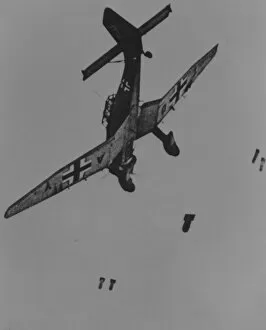 Accuracy Gallery: Junkers Ju 87B -releases its bombs from low level with