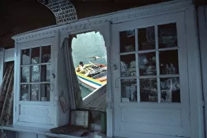 Kashmir, Lake Dal - a houseboat swimming platform