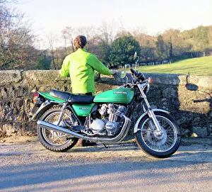 Kawasaki KH 400 motorbike