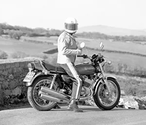 Kawasaki KH 400 motorbike