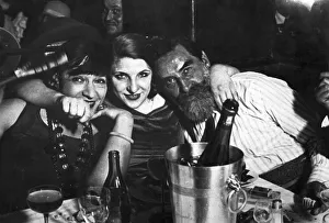 Enjoyment Gallery: Kiki of Montparnasse and two friends in a Paris club