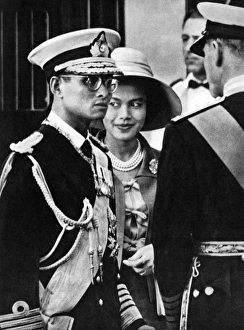 Adulyadej Gallery: King Bhumibol Adulyadej and Queen Sirikit - Victoria Station