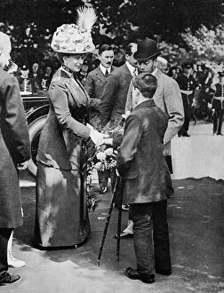 Images Dated 27th October 2015: King George V, Queen Mary & crippled boy in Yorkshire