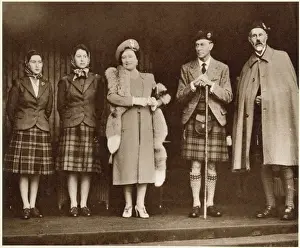 Pavilion Prints: King George VI and Queen Elizabeth, with Princesses Elizabet