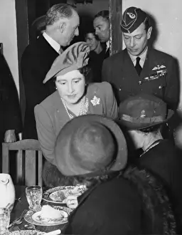 Communal Prints: King and Queen at a Communal Centre during the war