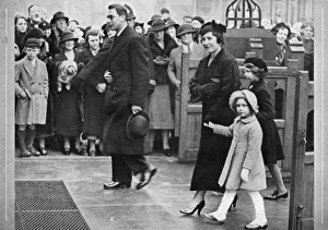 Images Dated 8th July 2011: King and Queen with Princesses Elizabeth and Margaret
