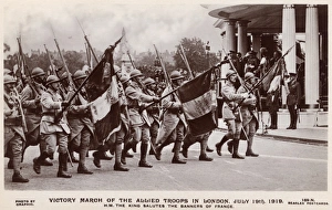 Images Dated 14th February 2011: King salutes French soldiers - 1919 Victory Parade