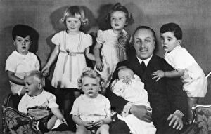 Beatriz Collection: The King of Spain and his grandchildren