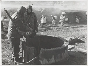 Images Dated 17th November 2015: Korean War - two soldiers at well