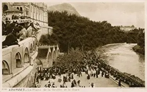 La Place de la Grtte et le Gave, Lourdes, France