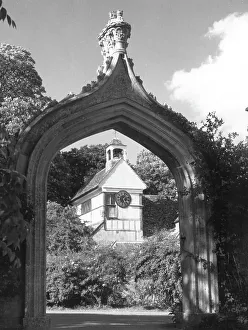 Images Dated 28th March 2011: Lacock Abbey Gateway