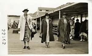 Strolling Prints: Ladies on the Pier