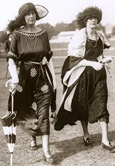 Parasol Prints: Two Ladies at the Races - Ascot