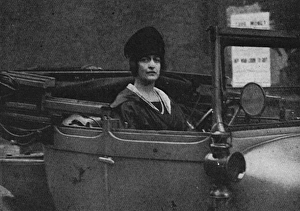 Drogheda Gallery: Lady Drogheda in her car, 1917