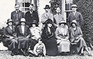 Images Dated 18th January 2011: Lady Elizabeth Bowes-Lyon and family