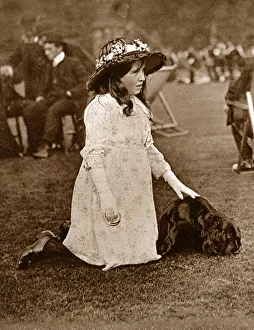Images Dated 14th November 2017: Lady Elizabeth Bowes-Lyon - Glamis Castle - Pet dog