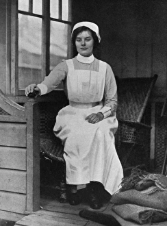Watford Collection: Lady Iris Capell as a nurse at Watford hospital, 1914