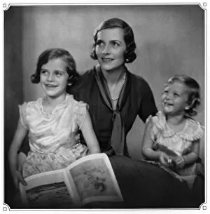 Ashley Collection: Lady Louis Mountbatten with Patricia and Pamela