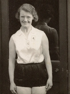 Images Dated 19th May 2017: Lady member of The League of Health and Beauty