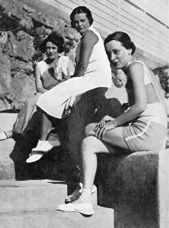 Marchioness Collection: Lady Milford Haven and Gloria Vanderbilt at Antibes