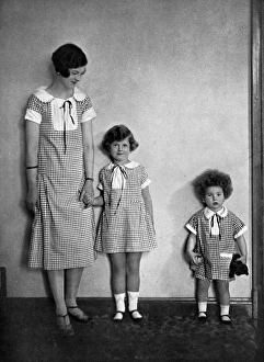 Images Dated 21st March 2012: Lady Moira Combe with Audrey and Peter