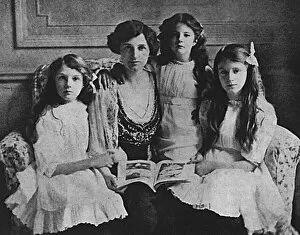 Finch Collection: Lady Muriel Paget & children, WW1