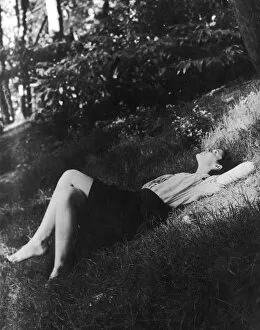 Grassy Collection: LADY RELAXING 1940S