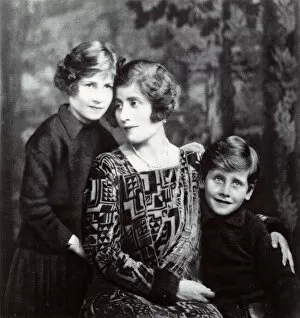 Images Dated 8th November 2018: Lady Rosemary Leveson-Gower with her children