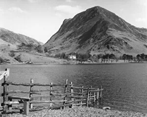Images Dated 31st August 2016: Lake Buttermere with Fleetwith Pike and Honister Pass