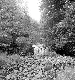 Lake district: Picturesque waterfall