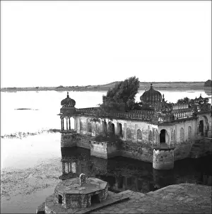 Lakeside Temple, Madhya Pradesh region