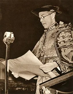 Images Dated 21st November 2017: Lancaster Herald reads the Proclamation of the new Monarch