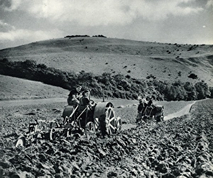 Images Dated 20th September 2017: Land girls in training 1939