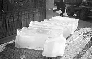 Billingsgate Prints: Large blocks of ice, Billingsgate Fish Market, London
