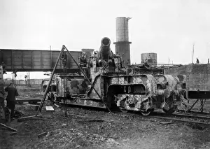 Large British gun being assembled, France, WW1