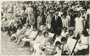 Candid Prints: Large extended family group - Bournemouth Beach