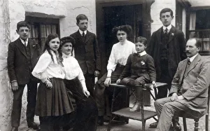 Candid Prints: Large family group